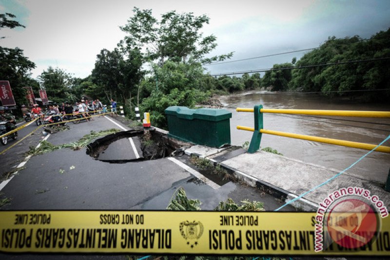 Jembatan Barongan Ambles