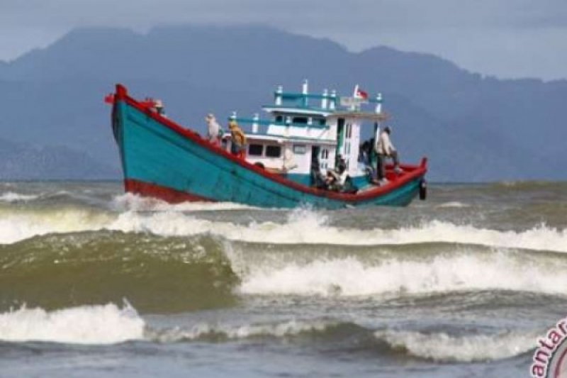 Ombak Tinggi, KSOP Dumai Batasi Pelayaran Selat Malaka