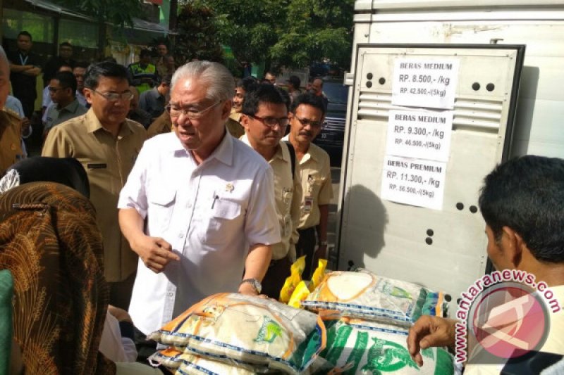 Kemendag wajibkan distributor laporkan stok kebutuhan pokok