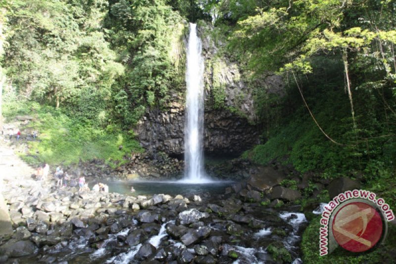 WISATA AIR TERJUN LEMBAH ANAI