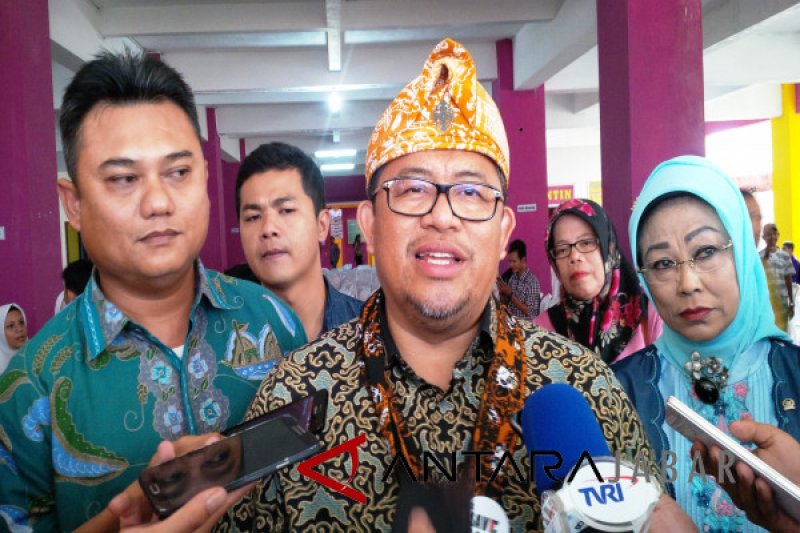 Masuk bursa capres/cawapres Aher pilih merenung