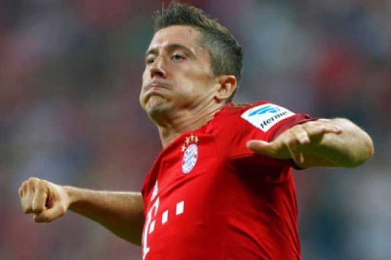 Robert Lewandowski hantarkan kemenangan Bayern Muenchen atas Hamburg