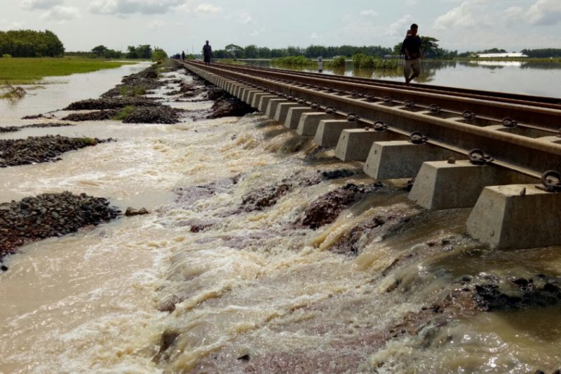 Sejumlah lintasan KA Daop 1 Jakarta terdampak banjir