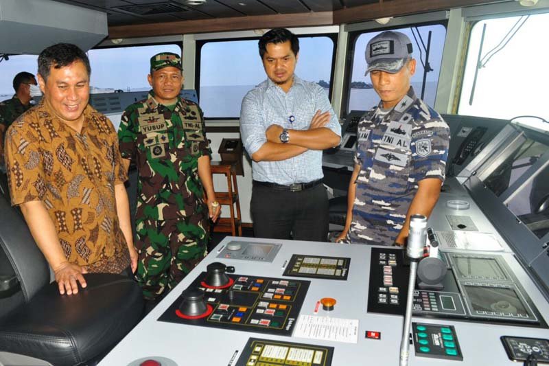 Danlantamal VI bersama BPK kunjungi KRI RE Martadinata