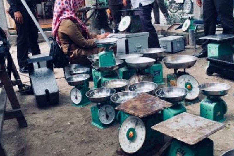 Tera Timbangan Sejumlah Pasar, Disperindag Pekanbaru Tegur Pedagang yang Tidak Sesuai Takaran