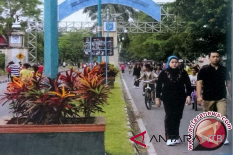 "Fwd Life" salurkan CSR renovasi Taman Mataram