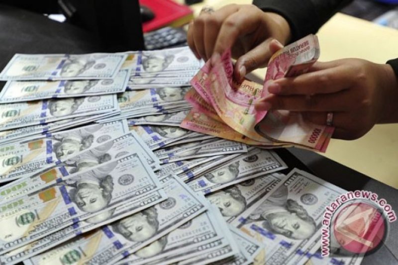 Rupiah menguat tipis seiring intervensi pasar