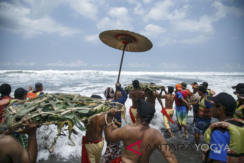 Bantul akan inventarisasi kios pedagang di kawasan Pantai Parangkusumo.