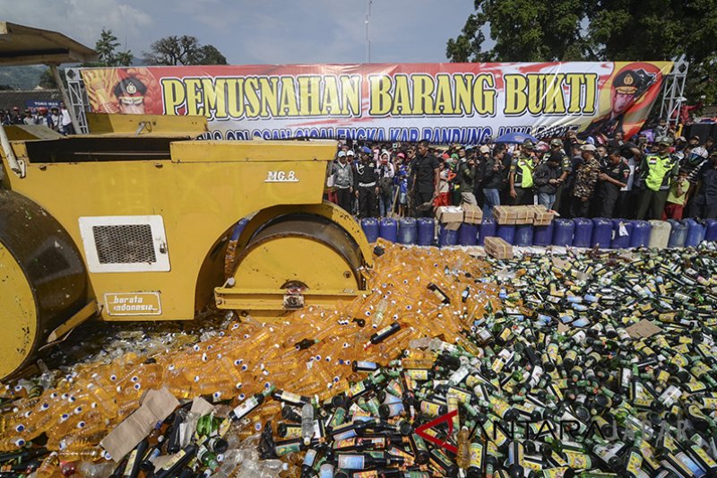 Polda Jabar sita seluruh aset bos minuman keras