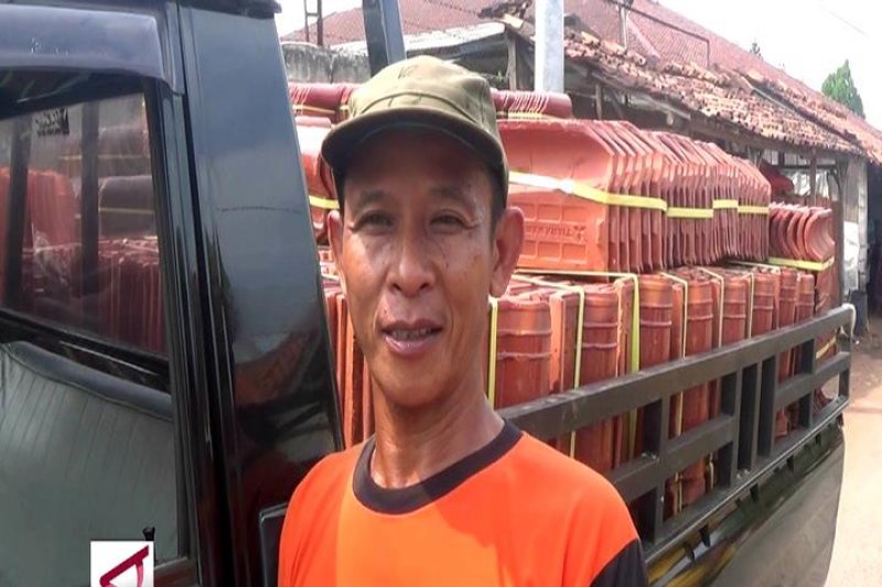 Memasuki musim kemarau penjualan genting tanah naik 50 persen