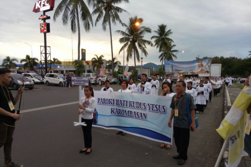 Prosesi pembukaan Yubileum 150 tahun di Kevikepan Manado