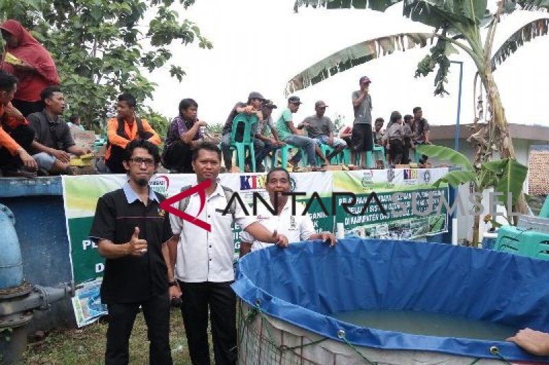 Pemkab OKU salurkan dana kelurahan Rp2,6 milar
