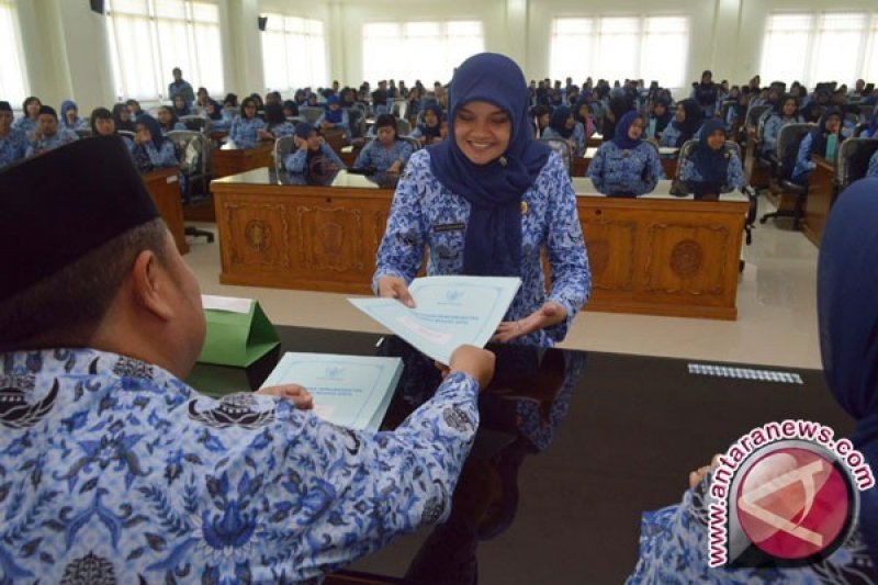 Urutan gaji pokok PNS Gol I berdasarkan masa kerja