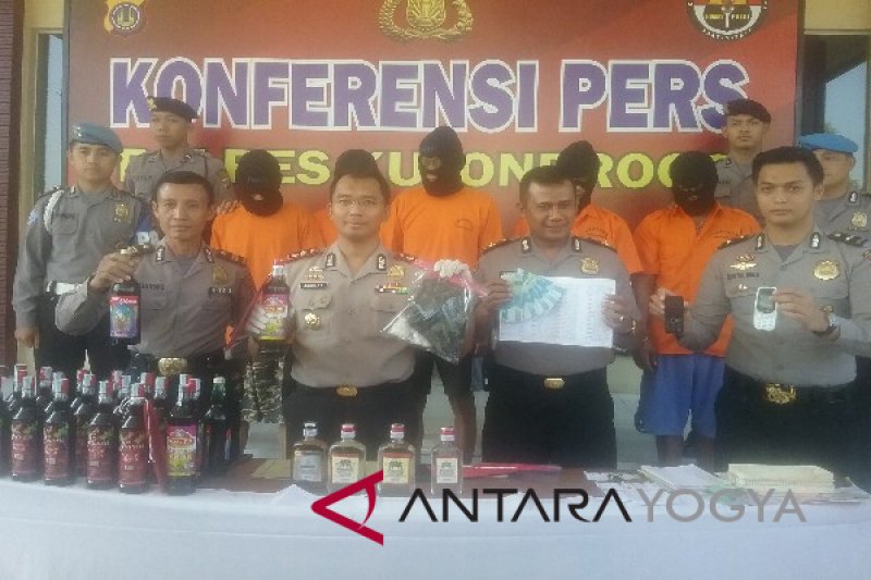 Polres Kulon Progo tangkap pengedar pil psikotropika