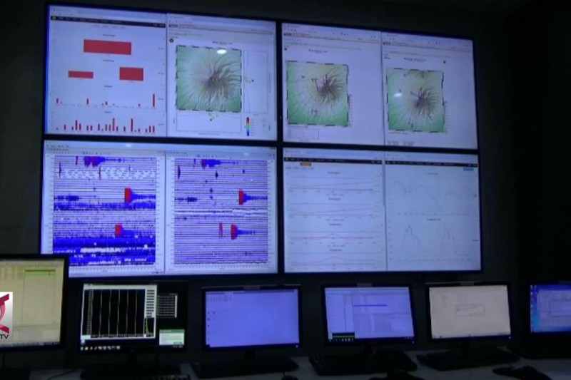 Freatik diiringi gempa vulkanik-tektonik, merapi waspada