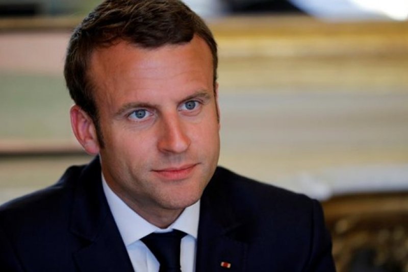 Macron: Prancis akan larang anak akses media sosial dan toko pisau