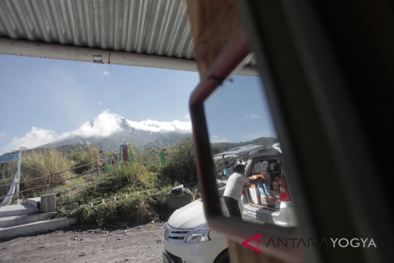 EVAKUASI PEDAGANG MERAPI