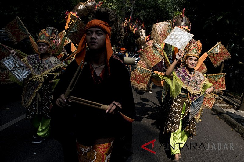 Baju adat Sunda, sejarah dan filosofinya