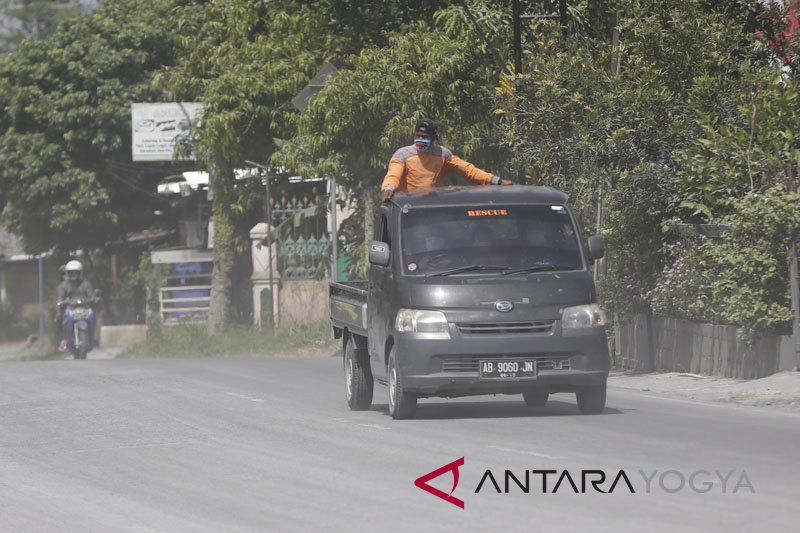 Wilayah Sleman dilanda hujan abu Merapi