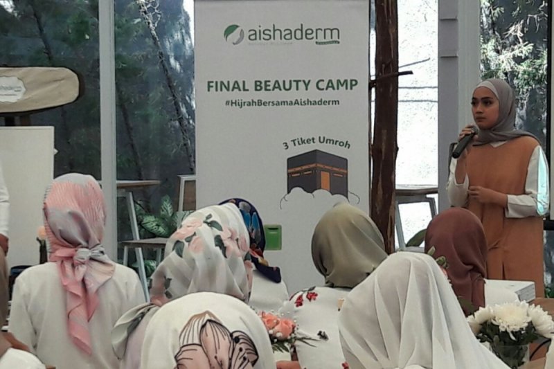 Tiga pemenang "Final Beauty Camp" Aishaderm raih tiket umrah