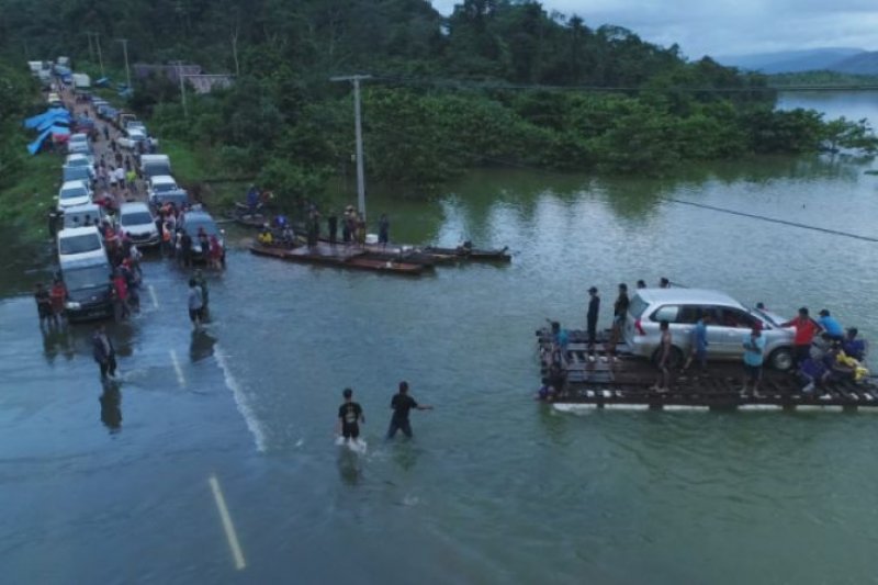 Lalulintas Sulteng-Sultra lumpuh akibat banjir Konawe Utara