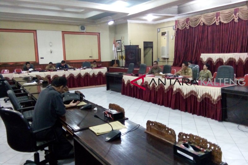 Polres Bartim tidak hadir, DPRD Bartim tunda RDP OTT Dinkes