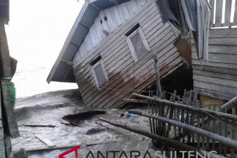 Rumah warga Kasimbar roboh disapu ombak