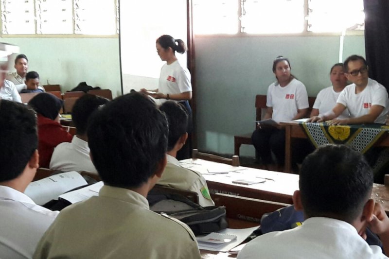 Uniqlo selenggarakan "sustainability activity" di SMA/SMK Taman Siswa