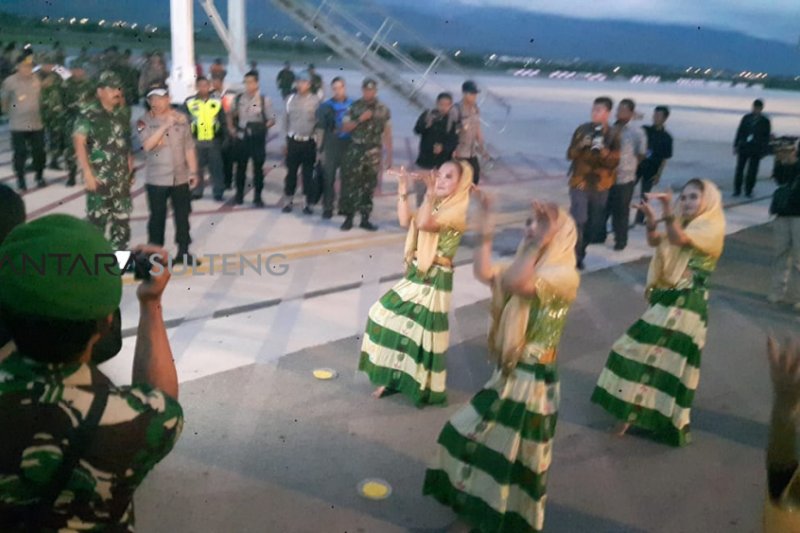Panglima TNI dan Kapolri disambut tarian khas Kaili di Palu