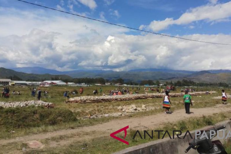 Pengelola Bandara Wamena khawatirkan gangguan asap bakar batu
