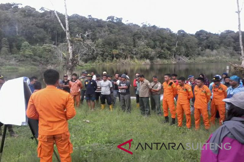 Tim Basarnas Sulteng sisir Danau Tambing