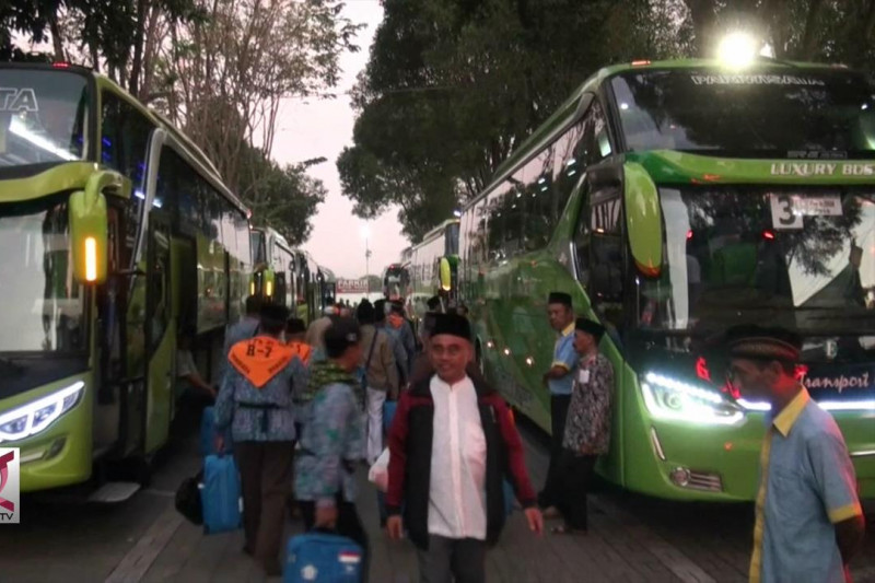 Jamaah calon haji sleman diberangkatkan