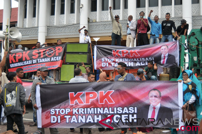 Aksi dukung Irwandi Yusuf