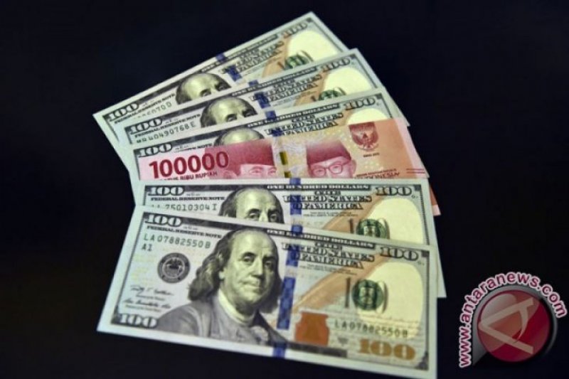Rupiah Rabu pagi melemah menjadi Rp14.267