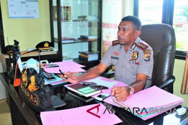 Truk Brimob terbalik, 13 terluka dan satu meninggal