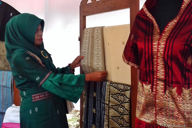 BUMN Hadir - Bazar UMKM meriahkan HUT RI di Sawahlunto