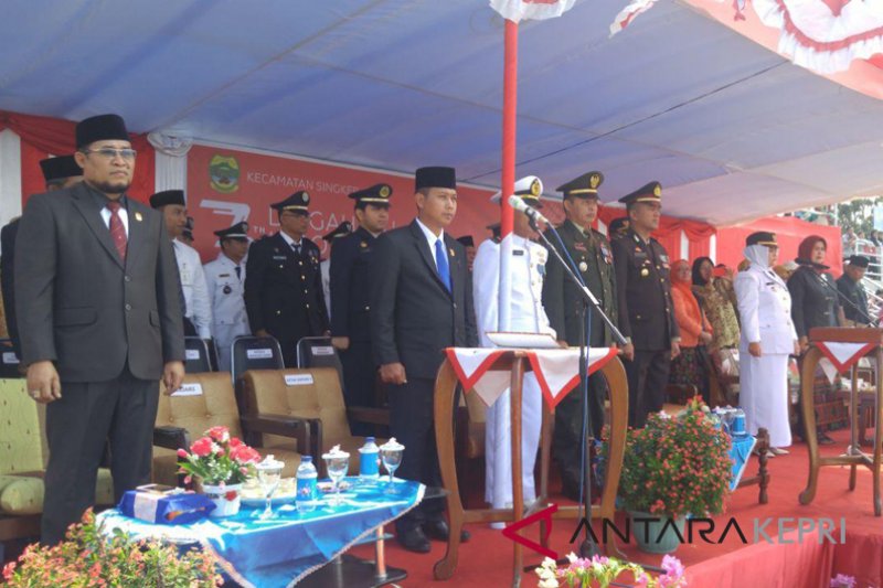 Ketua Komisi I DPRD Lingga bacakan teks Proklamasi