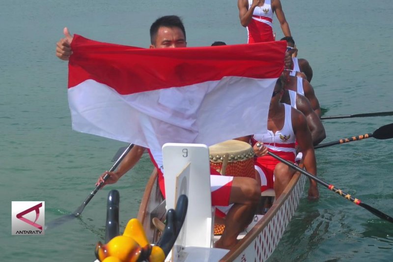 Acungan jempol untuk sukses tim dayung