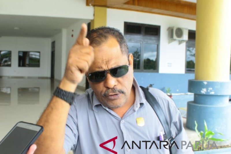 Legislator Mimika tuding pimpinan OPD 'main proyek'