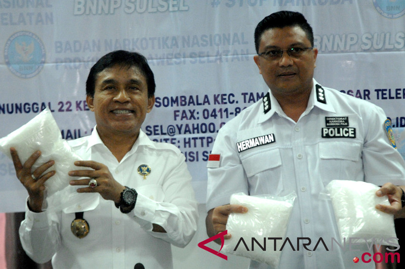 Polisi gagalkan peredaran 1,6 kilogram sabu jaringan internasional di Pekanbaru
