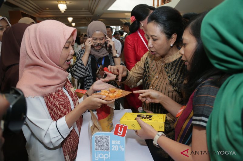 MENTERI BUMN COBA PRODUK PASAR RAKYAT NUSANTARA