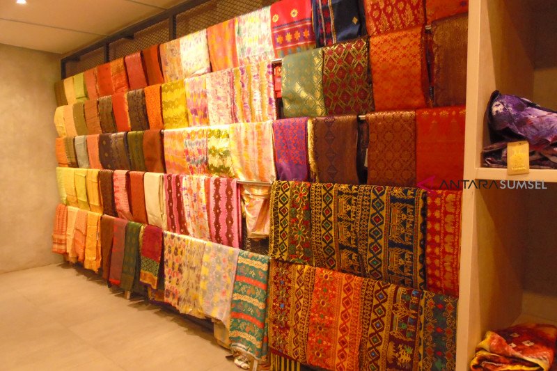 Anne Avantie perkenalkan songket Sumsel