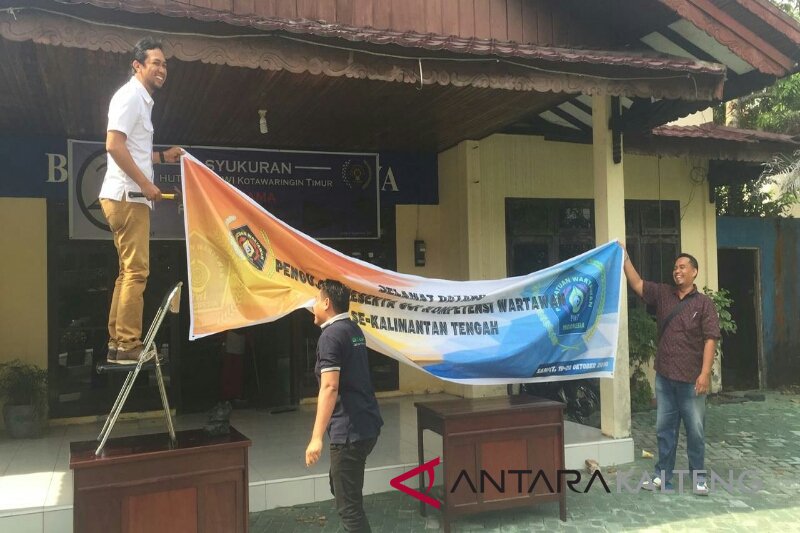 Sadar pentingnya kompetensi profesi, puluhan wartawan Kalteng ikut UKW