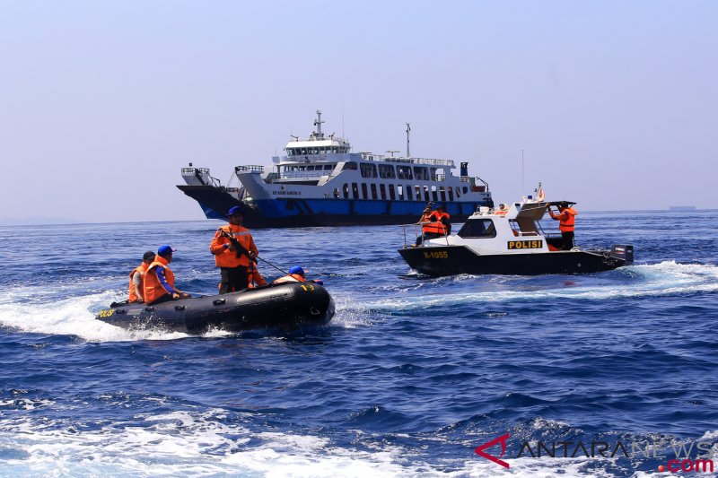 Simulasi Pengamanan Selat Bali Jelang IMF