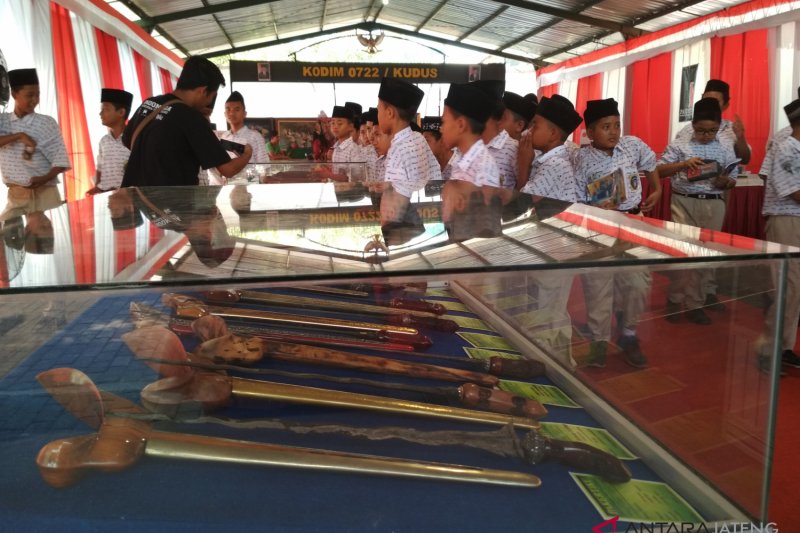 Ratusan keris kuno dipamerkan di Kodim Kudus