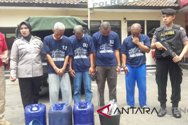 Polisi Temanggung bongkar penipu takaran minyak goreng