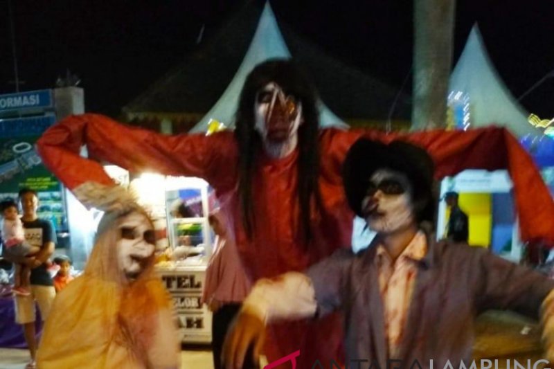 "Hantu berjalan" meriahkan Lampung Fair 2018