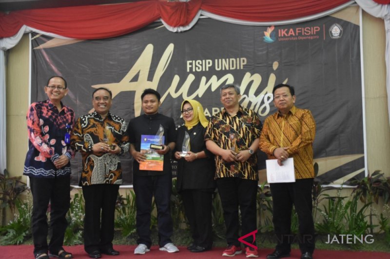 Waktu menganggur lulusan Undip hanya 2,5 bulan