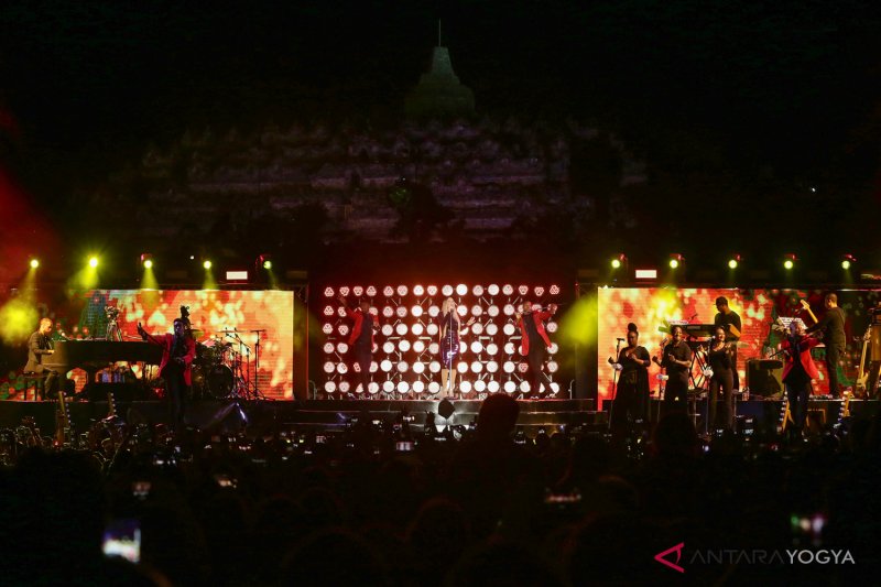 KONSER MARIAH CAREY DI CANDI BOROBUDUR