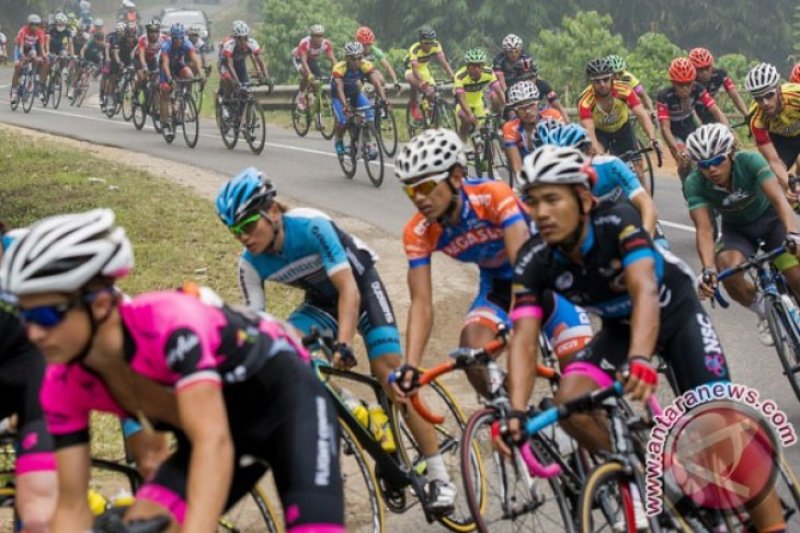 Agar tak ganggu pebalap, enam jembatan di Mandeh dipasangi kayu multipleks